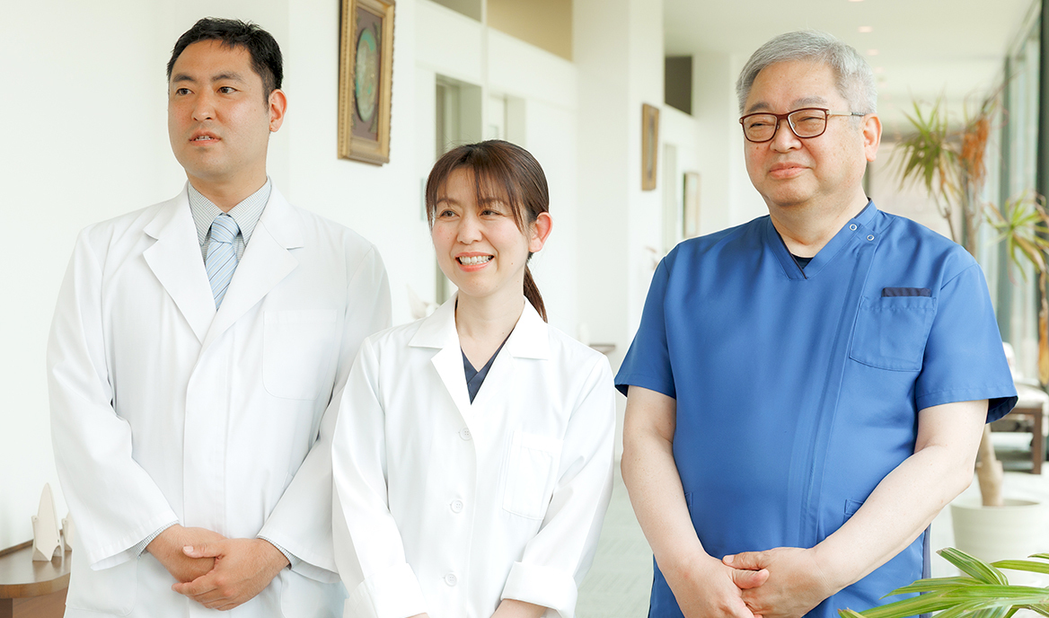 後藤 牧子 理事長、野澤 弘樹 院長、品川 裕利 先生