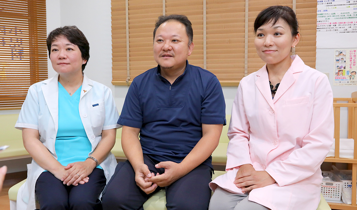 賀陽 聡一郎 院長、福田 麻子 副院長、賀陽 綾子 さん