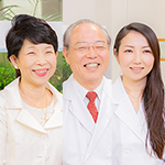 於保 哲外 院長、於保 真理子 さん、於保 香峰子 さん