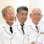 安田 健太郎 院長、安田 博行 先生、安藤 謙一 先生