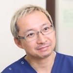 蕨 謙吾 院長