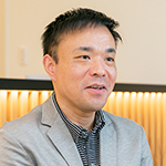 神里 英吾 院長