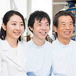 豊田 寛朗 院長、豊田 河清 先生、藤田 絢美 先生