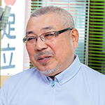 足立 寛 院長