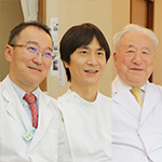 光安 元夫 院長、光安 廣倫 副院長、菊池 克彦 副院長