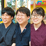 中原 維浩 理事長、八木 栄徳 先生、柴田 明奈 先生