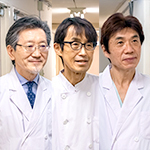 平塚 卓 病院長、佐藤 健 副院長、三輪 亘 先生