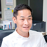 鎮目 学 院長