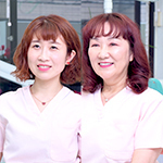 萩尾 桃子 院長、岡部 直未 さん