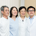 小林格院長、小林雅子副院長、小林紘先生、松嶋茉莉先生 小林クリニック