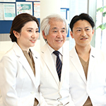 櫻井省史院長、櫻井玲央先生、櫻井早也佳先生 櫻井医院