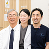 大久保知美院長、大久保信司副院長、大久保敦先生 大久保メディカルクリニック