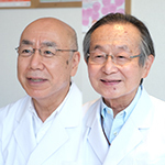 橋詰直孝名誉院長、鈴木眞事院長 どんぐりクリニック