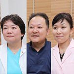 賀陽聡一郎院長、福田麻子副院長、賀陽綾子さん かよう内科小児科