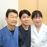 久永 浩靖 院長、福本 由美子 先生、岡村 直哉 先生