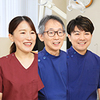 内田裕院長、内田朋寛先生、古屋英里香先生 内田歯科医院