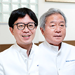 嶺裕之院長、嶺崇文先生 嶺整形外科クリニック