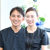 筋師健院長、筋師優佳副院長 新横浜すじし鼠径ヘルニア・形成外科美容クリニック