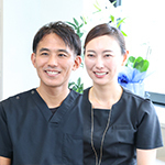 筋師健院長、筋師優佳副院長 新横浜すじし鼠径ヘルニア・形成外科美容クリニック