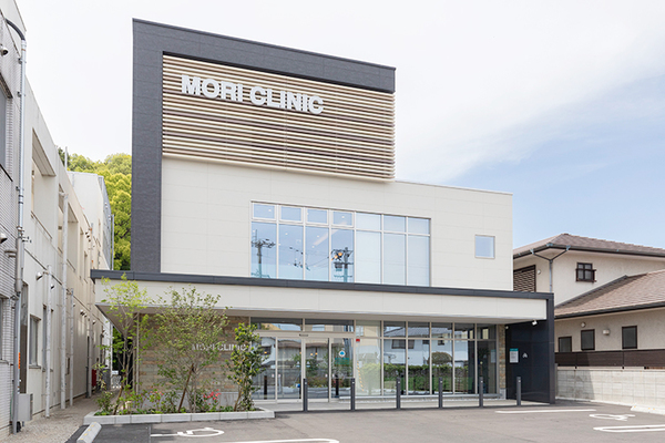 森健茂副院長、森真理先生 森内科・循環器・こどもクリニック1