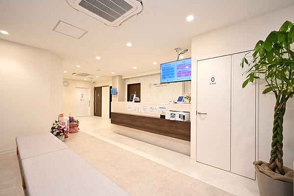加藤壮紀院長、加藤美香副院長 仲宿かとう整形外科・内科1