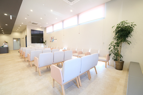 小田隆夫院長 稲沢おりづ皮膚科1