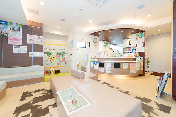 上條隆司院長、多賀谷亜実先生、鬼形和道副院長 なごやかこども成長クリニック1