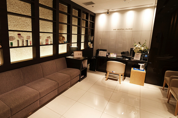 船木大悟院長、山口晃乃先生 AKIデンタルクリニック1