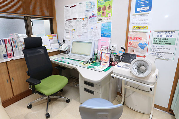 賀陽聡一郎院長、福田麻子副院長、賀陽綾子さん かよう内科小児科1