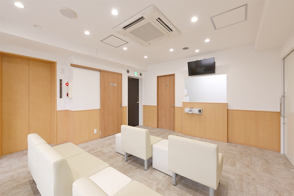 神川康也院長 下北沢DOクリニック1