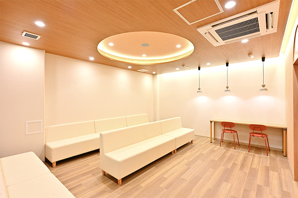 里井映利先生、春名百合愛院長 戸越銀座レディースクリニック1