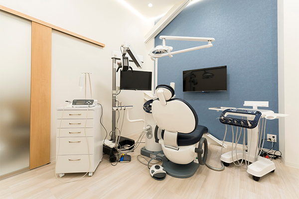 増本智院長、金田宗士副院長 えみたす歯科・矯正歯科 イオンタウン楽々園院1