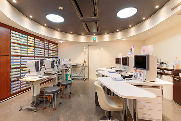 小松重昭院長 明生アイクリニック1