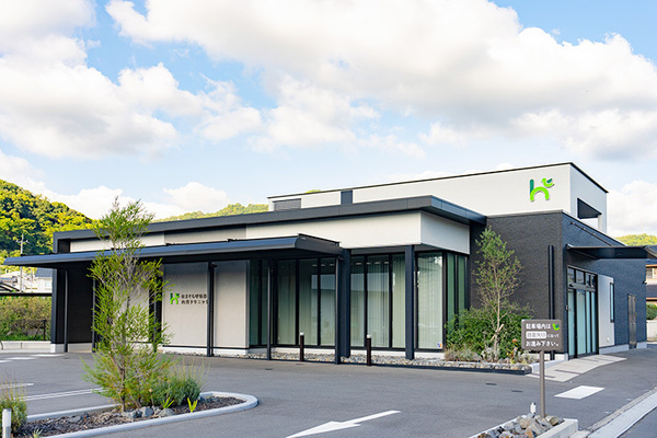 濱口直彦院長、濱口美香副院長 はまぐち呼吸器・内科クリニック1