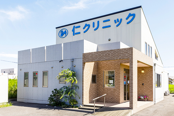 村越薫院長 仁クリニック1