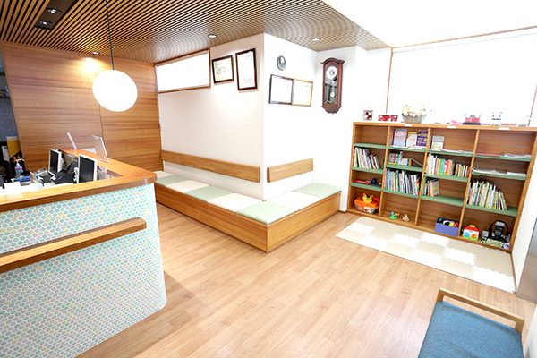 伊藤久美子院長、野口哲夫先生、伊藤俊紀先生 はなクリニック1