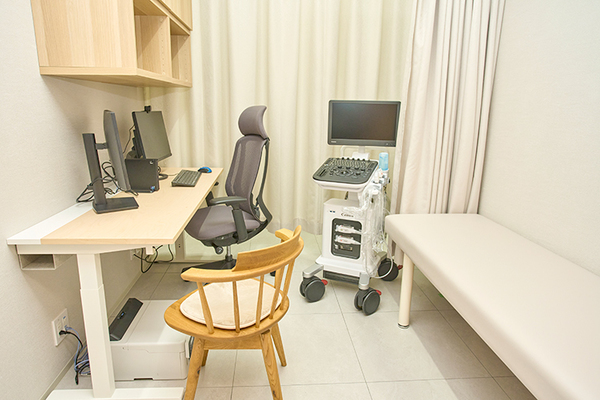 七條智聖院長、七條綾子副院長 大阪放出駅前しちじょう消化器内科・内視鏡クリニック1