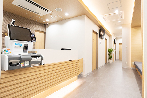 新井英二院長 ほんあつ胃腸科・内科クリニック1