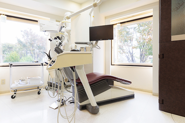 三浦邦仁院長 ホワイトデンタルクリニック中野院1