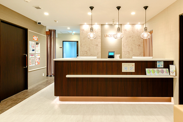 浅見友梨院長 リンクス皮フ科クリニック1