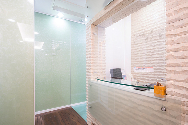 深見和之院長、深見栄副院長、小林哲郎先生 ふかみレディースクリニック1