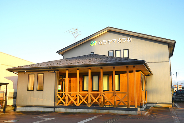 村山翔太郎院長 ムラヤマ皮フ科1