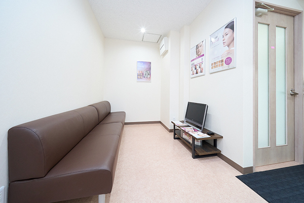 花田美穂院長 六浦皮ふ科1