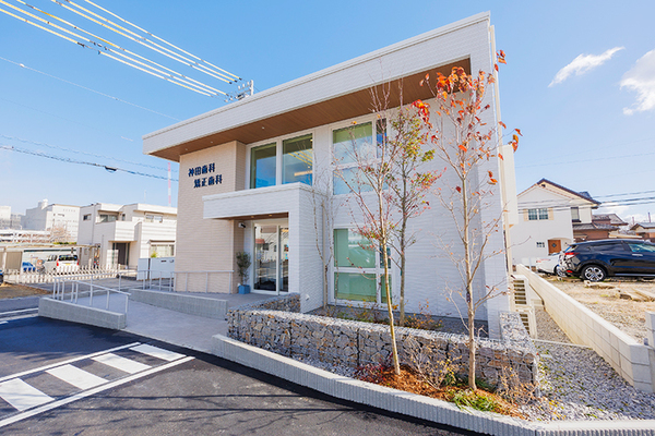 鈴木正彦院長、澤田克也副院長、澤田彩華副院長 神田歯科矯正歯科1