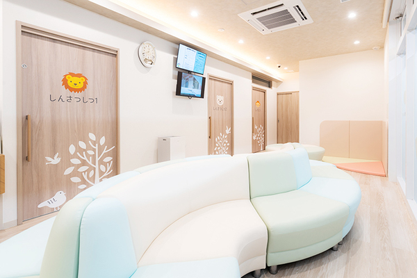 謝花幸祐院長 しゃばなこどもクリニック1