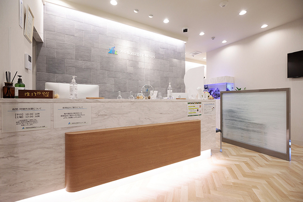 室宮泰人院長、室宮千惠副院長 神楽坂泌尿器科クリニック1