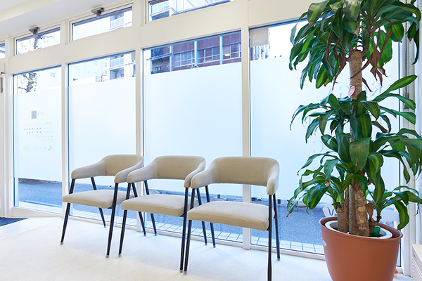 古賀瞭院長、古賀かう子副院長 江戸川橋駅前こが歯科1