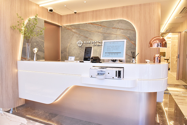 荒木泰博理事長、中村直人院長 リアム歯科クリニック市川1