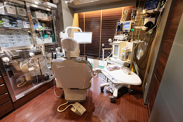 河合毅師院長 関内馬車道デンタルオフィス1