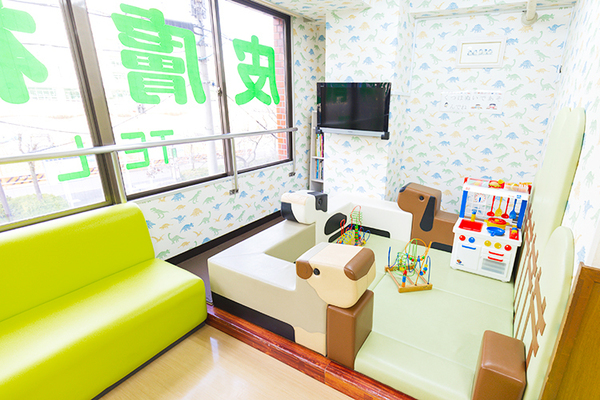 津田晃男院長 若松皮ふ科こどもクリニック1